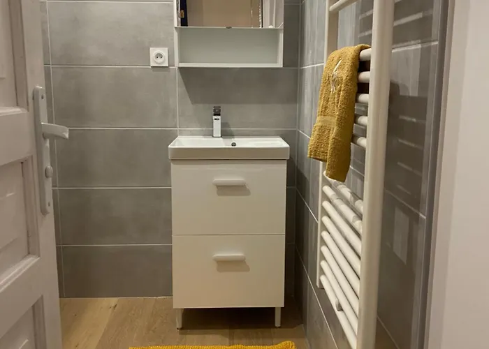 Neuf Equipe Apartment *